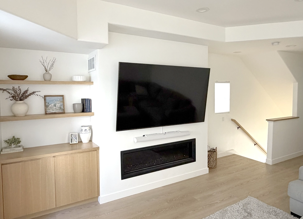 2nd Floor - Lounge/Movie Room (w/ surround sound)